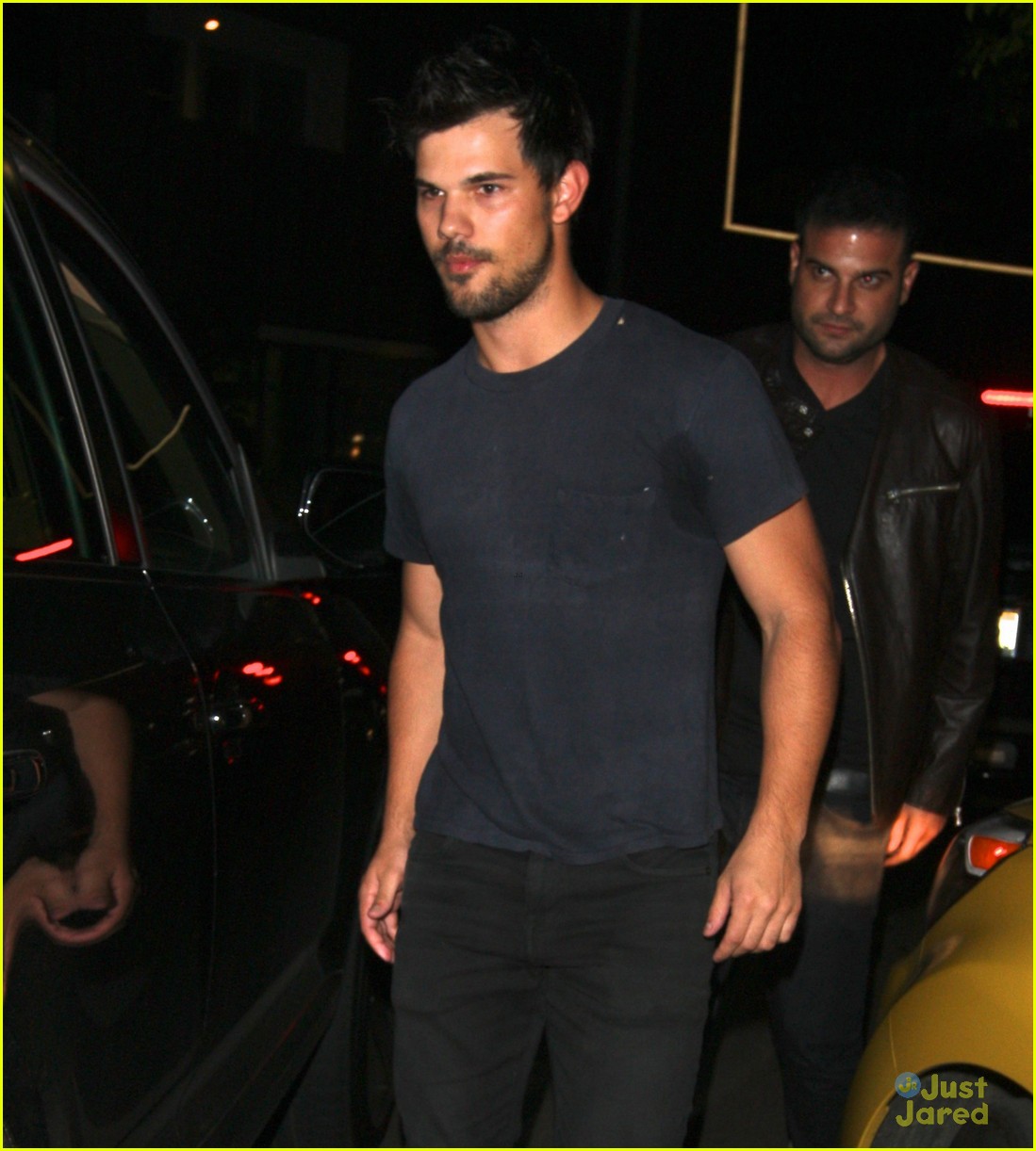 Taylor Lautner Parties With Friends Amid Raina Lawson Dating Rumors Photo 770018 Photo