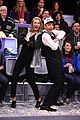 taylor swift does jumbotron dancing with jimmy fallon 07
