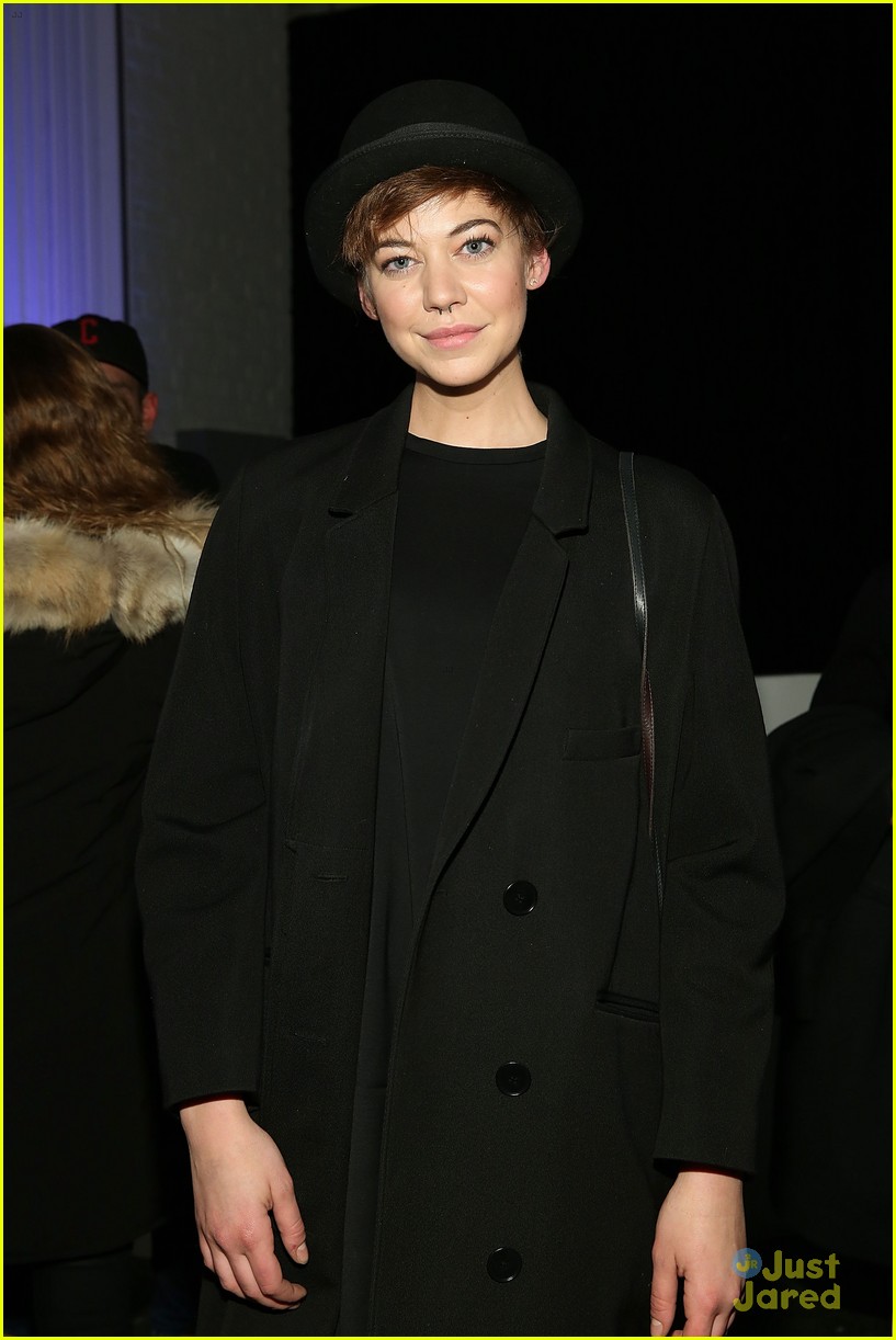 Analeigh Tipton Follows Nose Ring Trend At Epsen Digital Couture Fashion Show Photo 773901