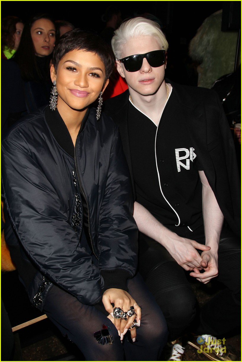 Full Sized Photo of zendaya victoria justice dnky show joe jonas bella