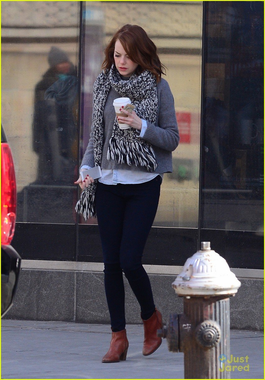 Emma Stone Keeps Warm in the Chilly NYC Weather! | Photo 776308 - Photo ...