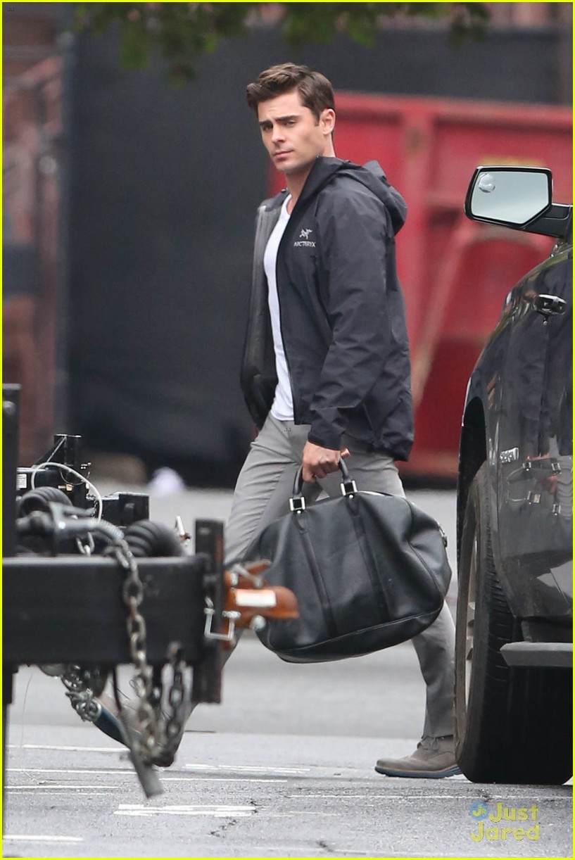 zac efron went bowling with nina dobrev this weekend 07