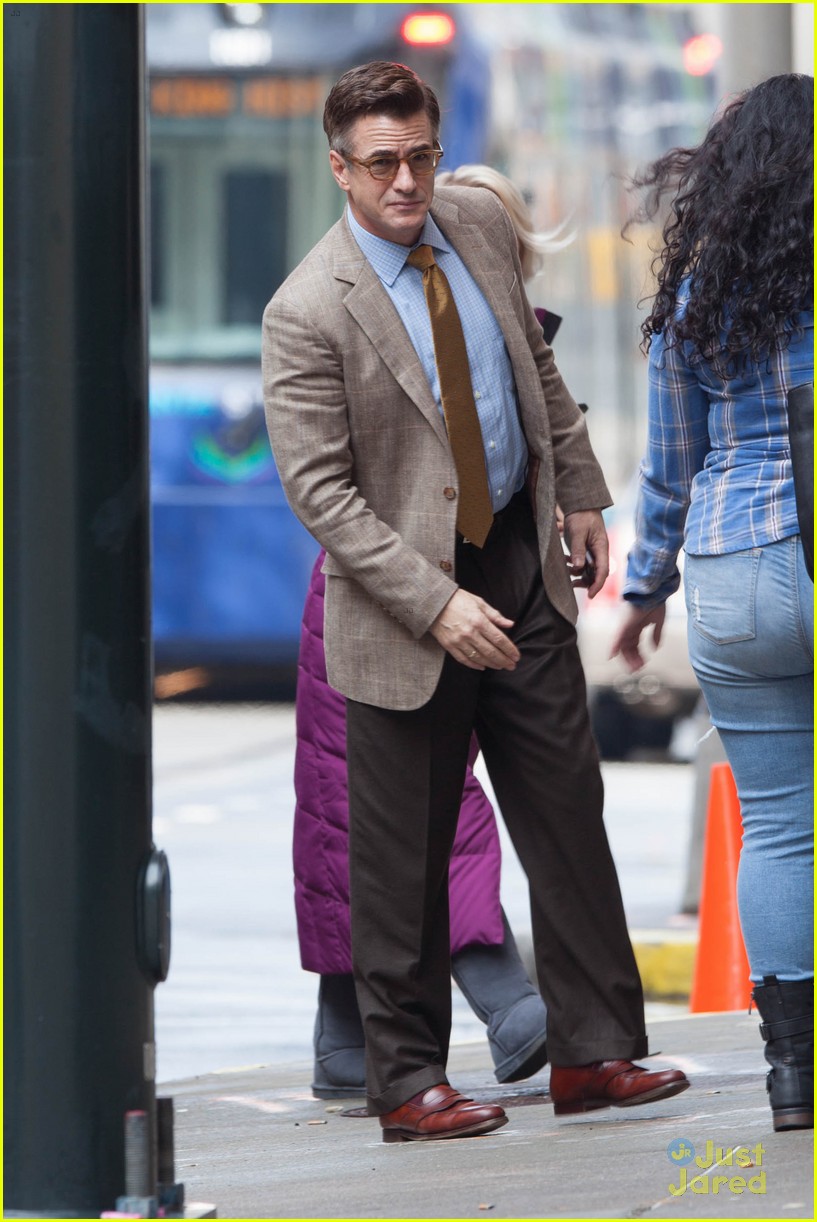 zac efron went bowling with nina dobrev this weekend 08
