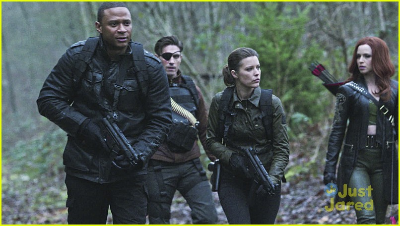 Full Sized Photo Of Arrow Diggle Marries Lyla Tonights Ep Stills 01 Diggle And Lyla Get Married 2814