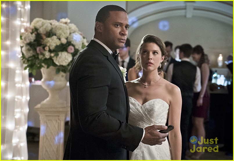 Diggle And Lyla Get Married On Tonights Arrow Photo 790732 Photo Gallery Just Jared Jr 9066