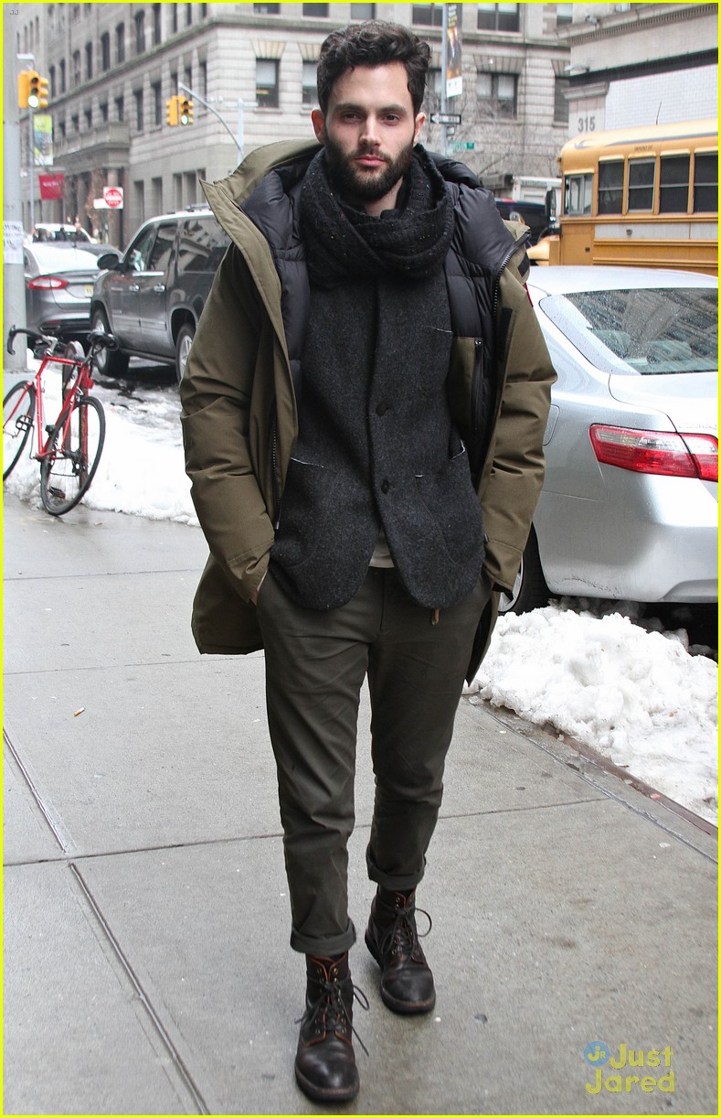 Penn Badgley Bundles Up For Chilly NYC | Photo 782903 - Photo Gallery ...