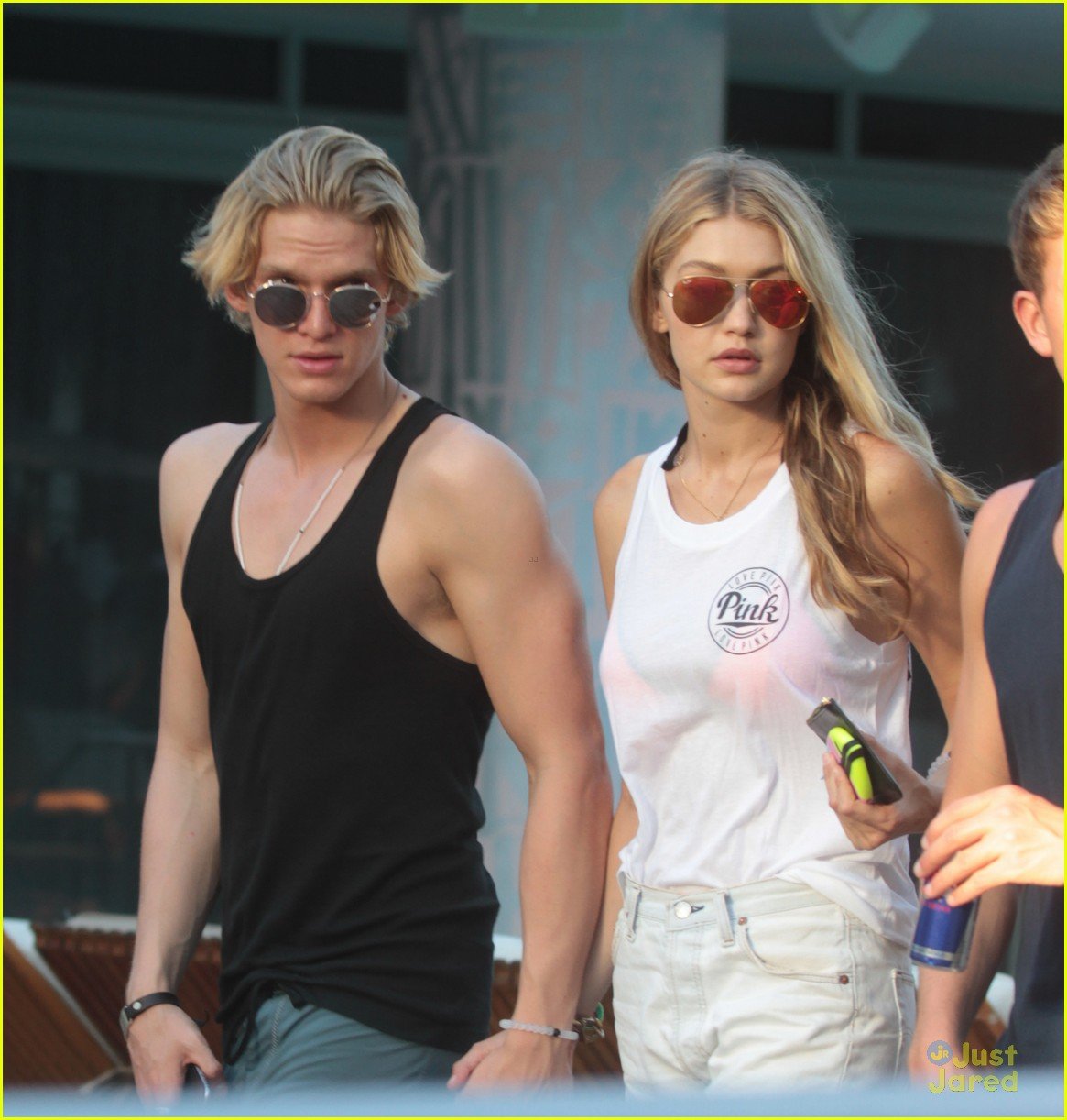 Shirtless Cody Simpson Soaks Up Sun In Miami With Gigi Hadid Photo Photo Gallery