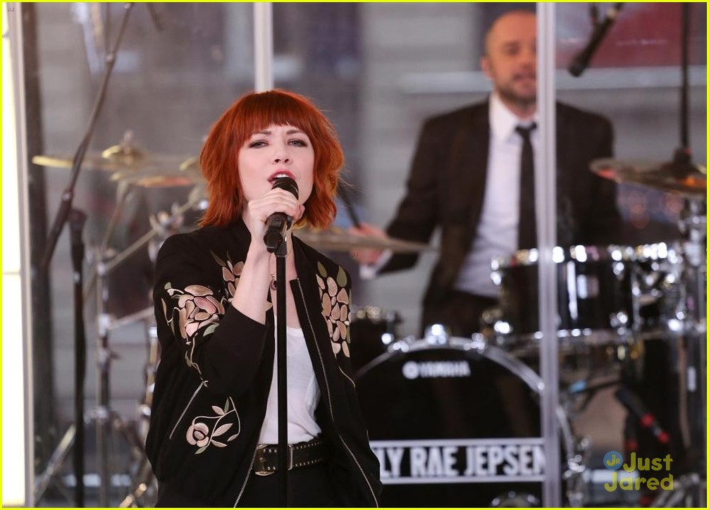 Full Sized Photo of carly rae jepsen really like you gma 07 | Carly Rae