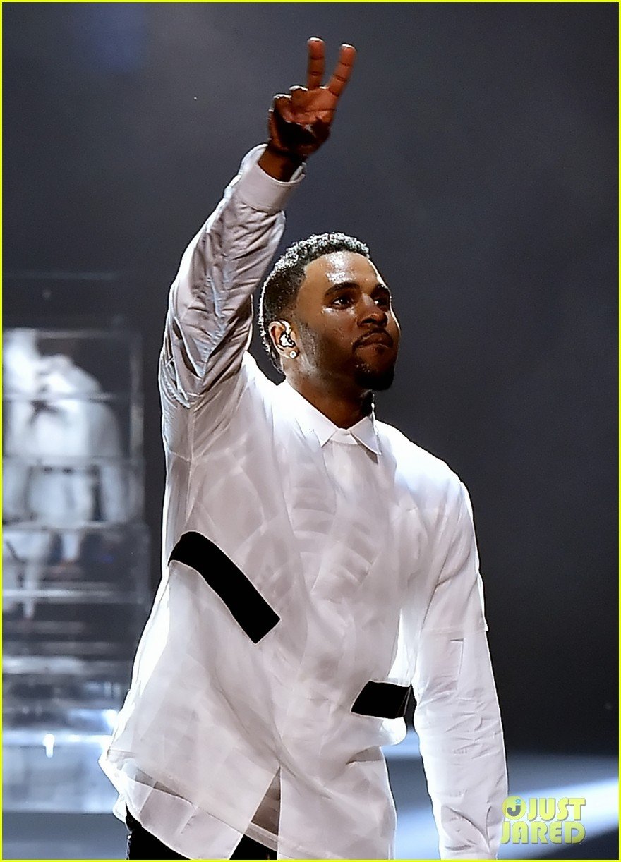 Jason Derulo Sings 'Want To Want Me' at iHeartRadio Awards 2015 (Video ...