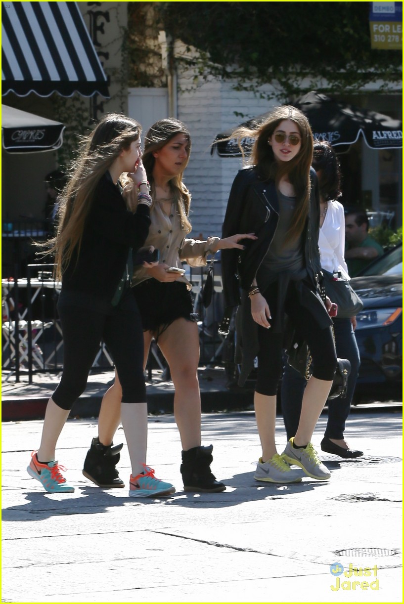 este haim birthday taylor swift 02