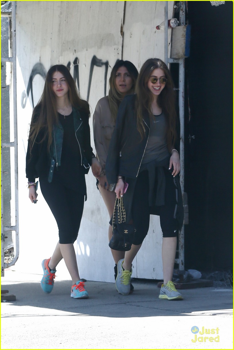 Este Haim Walks into Taylor Swift's House & Helps Herself to Snacks