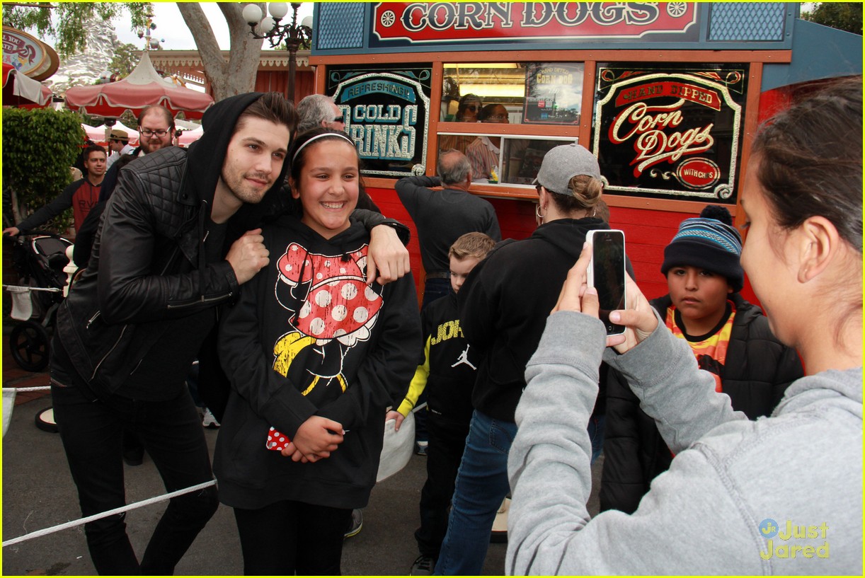 Full Sized Photo of eye candy cast disneyland 19 Victoria Justice