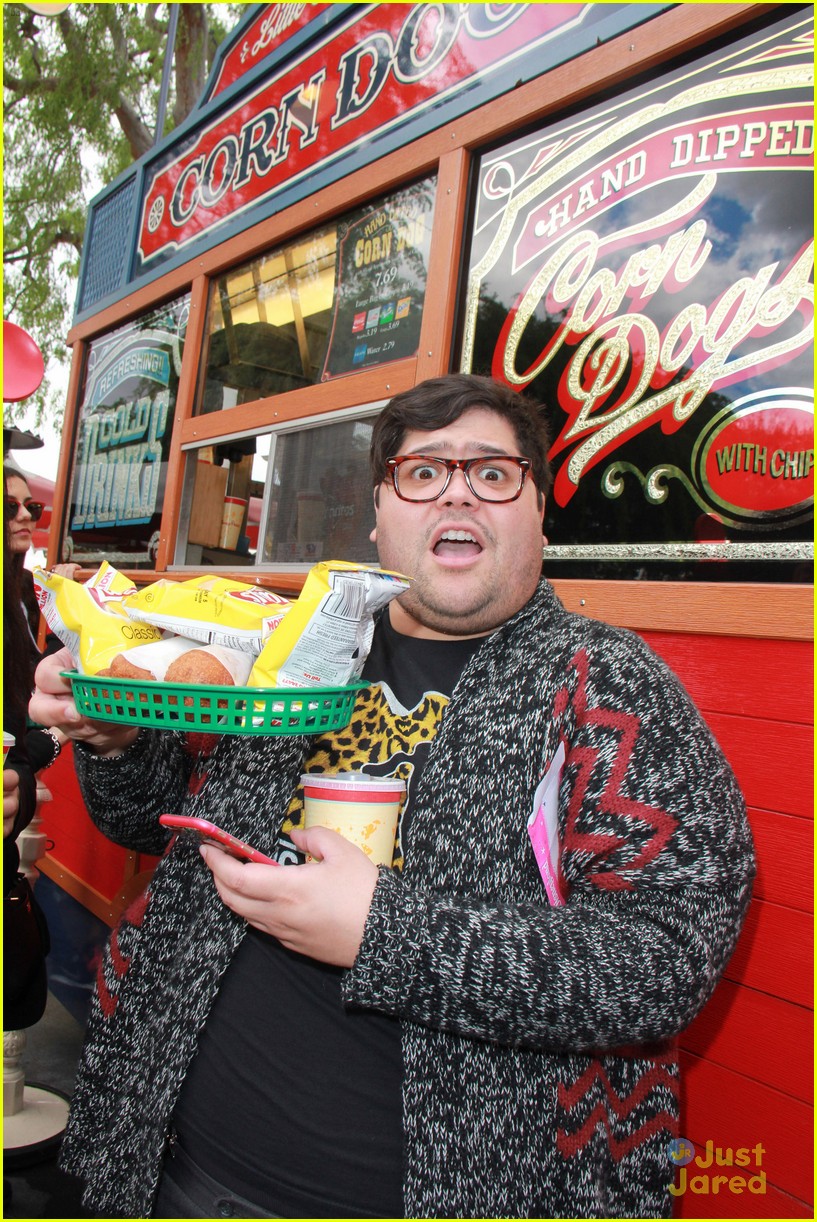 Full Sized Photo of eye candy cast disneyland 20 Victoria Justice