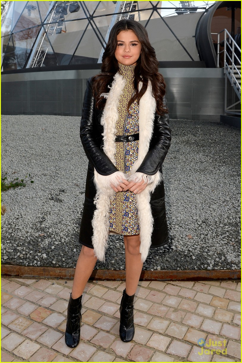 Selena Gomez arriving for the Louis Vuitton Fall/Winter 2015-2016