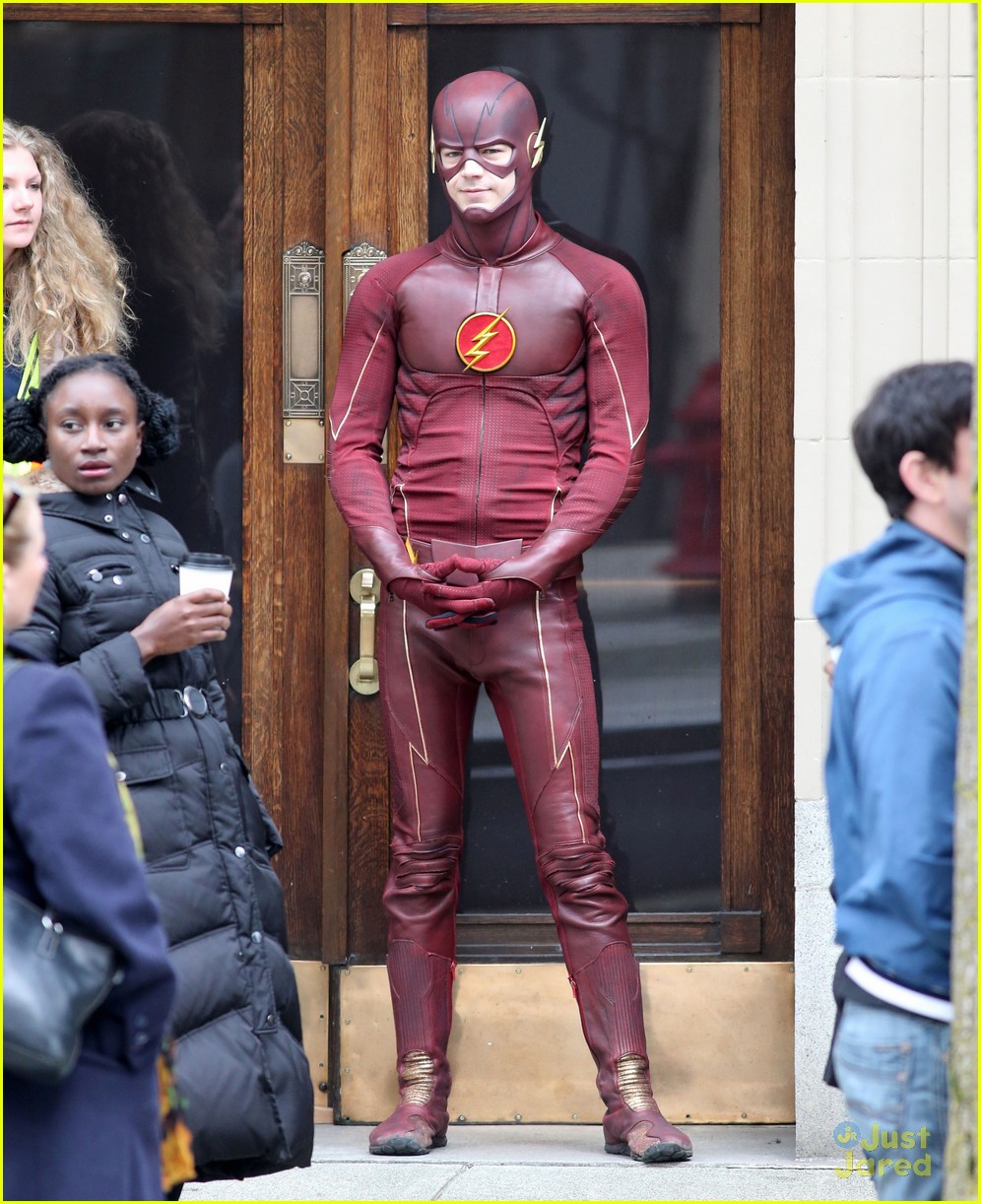 Grant Gustin Shows Off Playful Side On 'The Flash' Set! | Photo 790702 ...