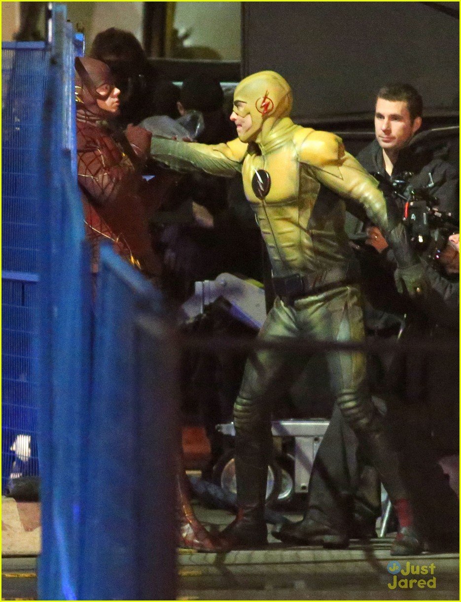 Full Sized Photo Of Grant Gustins Flash Fights Reverse Flash Photos 01