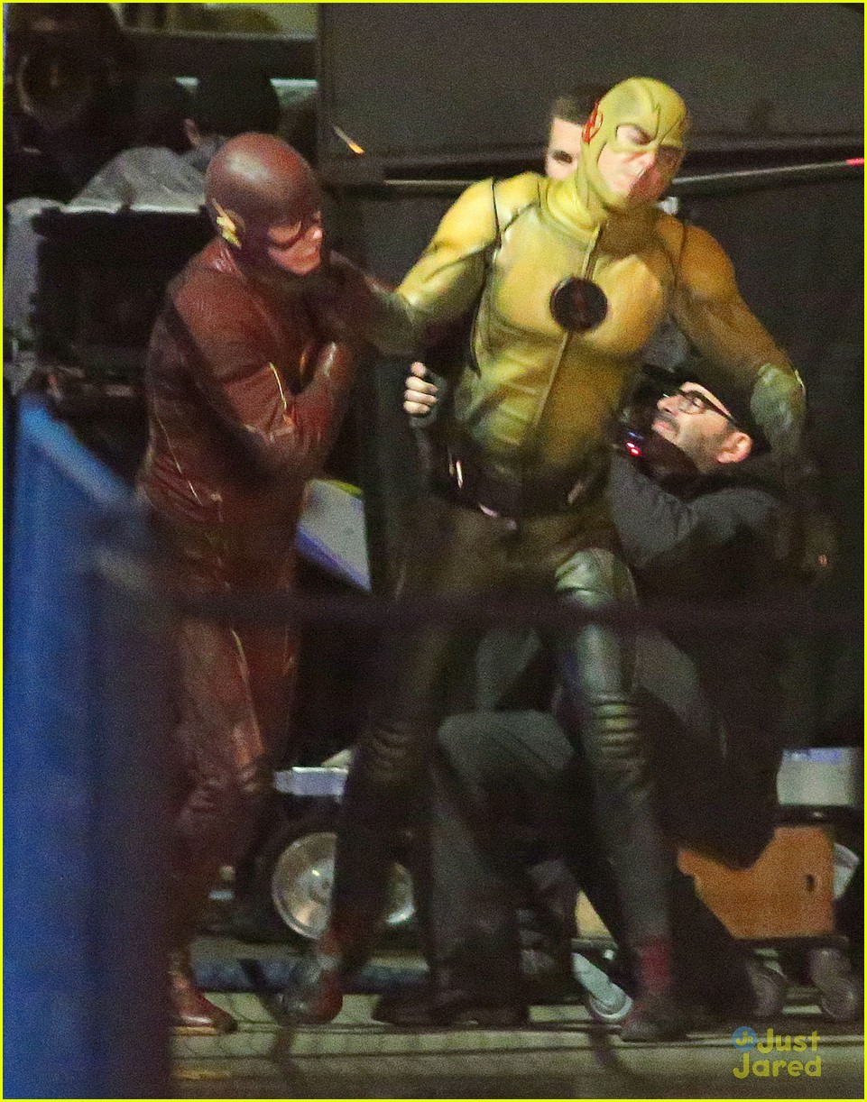 Full Sized Photo Of Grant Gustins Flash Fights Reverse Flash Photos 07 The Flash Fights 7655