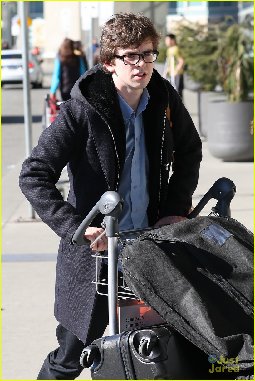 Full Sized Photo Of Freddie Highmore Wraps Bates Motel Season 3 Filming 02 Freddie Highmore Finishes Up Bates Motel Season 3 Production Just Jared Jr