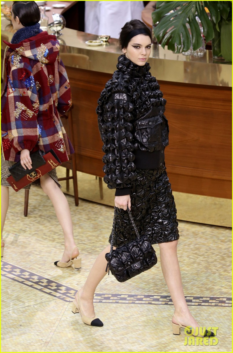 Kendall Jenner And Cara Delevingne Partner Up At Paris Fashion Week Photo 784458 Photo 