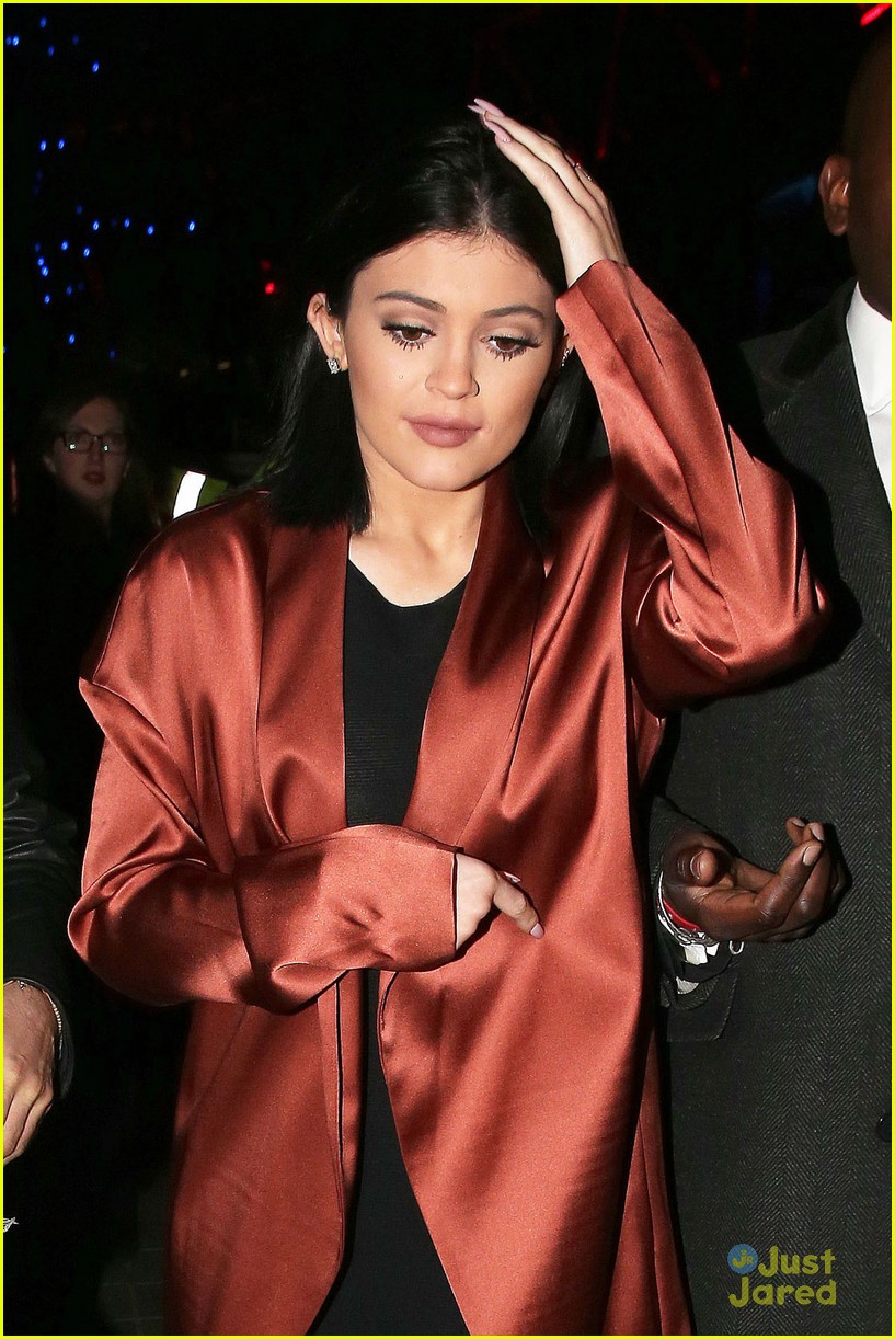 Full Sized Photo of kylie jenner london eye sight seeing kourtney scott