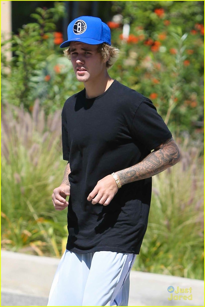 Justin Bieber Has a Cute New Puppy - Meet Esther! | Photo 789971 ...