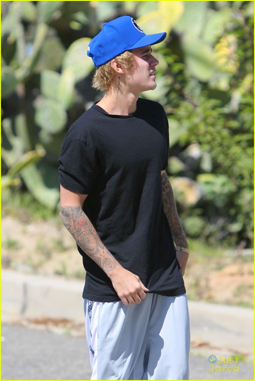 Justin Bieber Has a Cute New Puppy - Meet Esther! | Photo 789975 ...