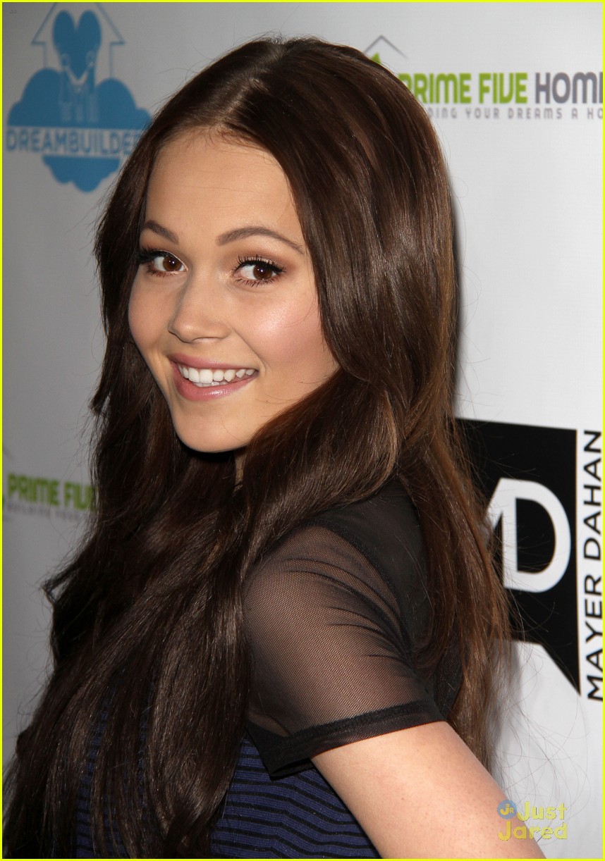 Kelli Berglund Steps Out For Brighter Future For Children Gala | Photo