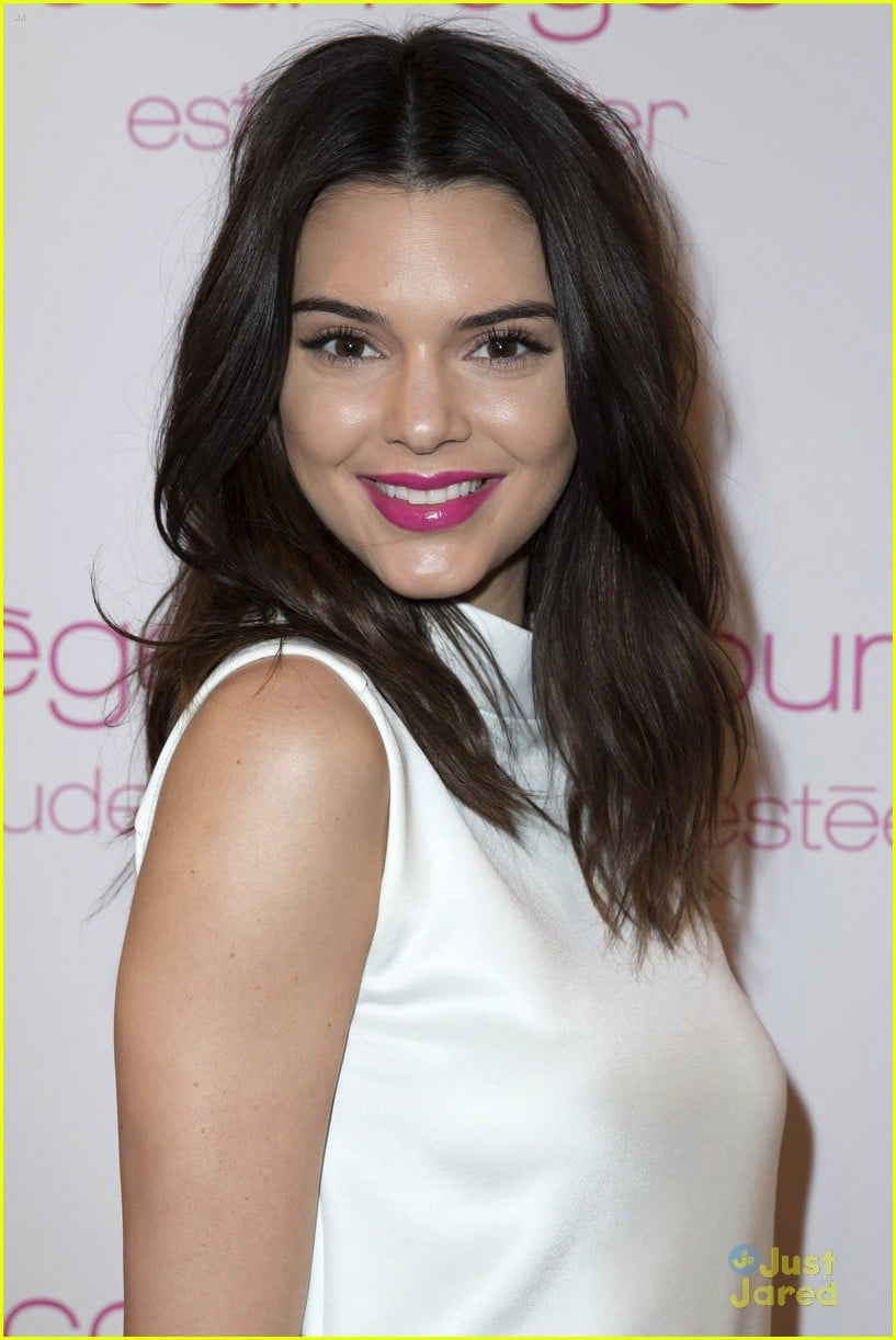 Full Sized Photo of kendall jenner estee lauder pfw party 10 | Kendall