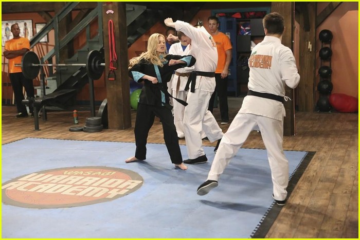 Kickin It You Don T Know Jack Kim Crawford Returns To 'Kickin' It' Tonight! See The Pics! | Photo