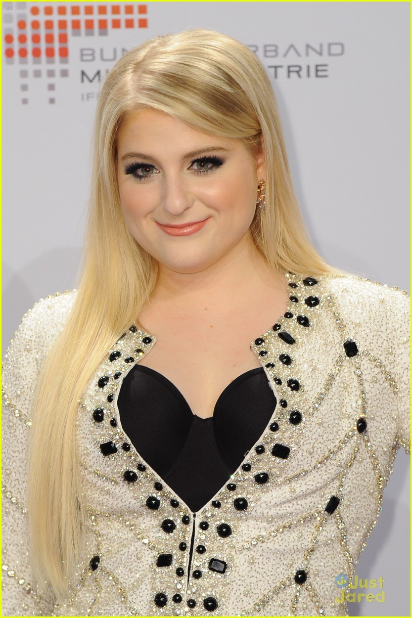 Meghan Trainor: 'Lips Are Movin' Outfits