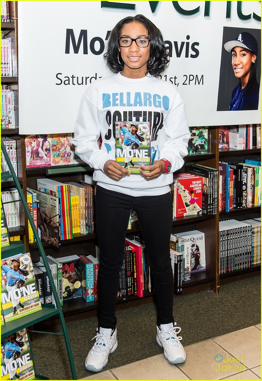 Mo'ne Davis Signs Copies Of Her New Book After DCOM Announcement: Photo  789919, Mone Davis Pictures
