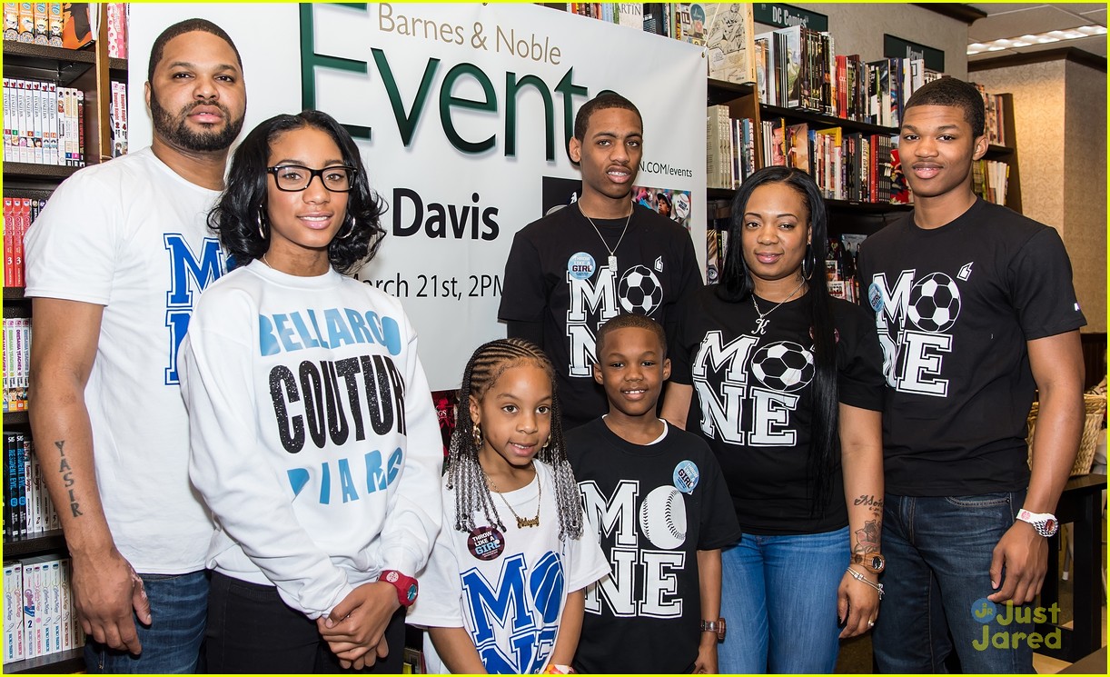 Mo'ne Davis Signs Copies Of Her New Book After DCOM Announcement, Mone  Davis