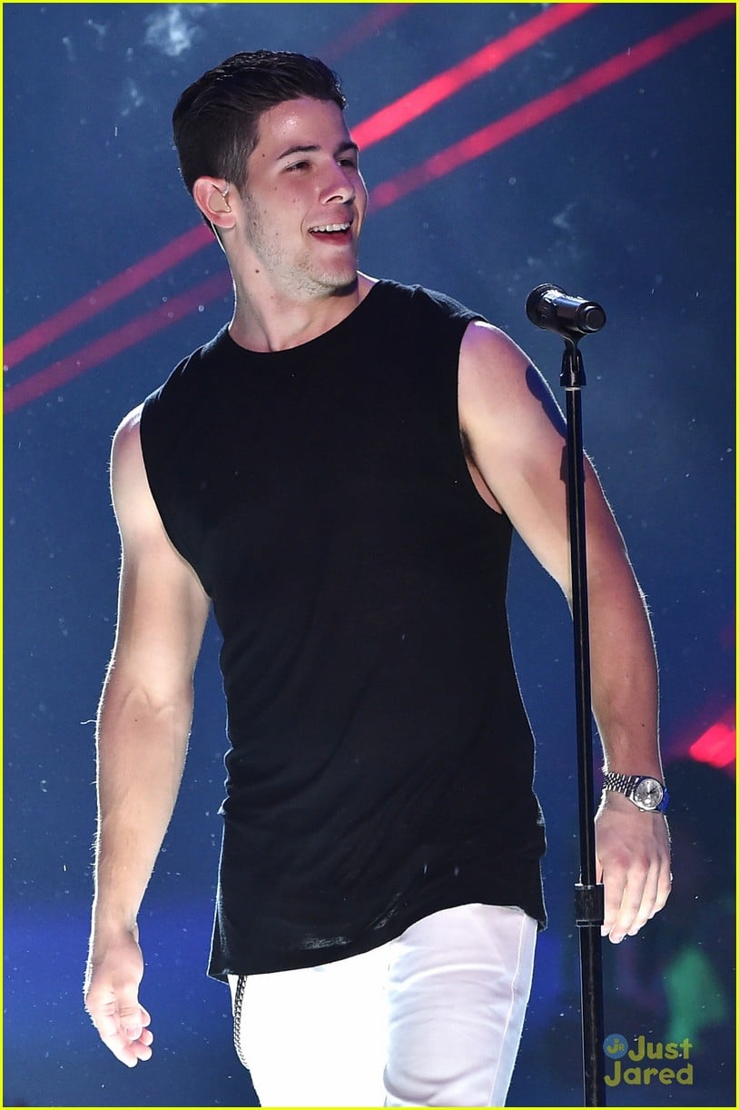 Nick Jonas Opens KCAs 2015 with Hot Performance! (Video) | Photo 792716 ...