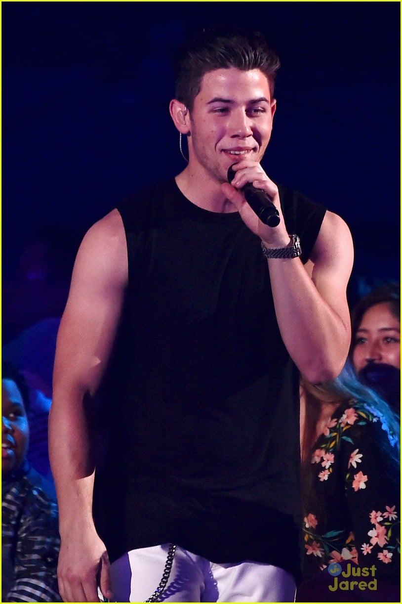 Nick Jonas Opens KCAs 2015 with Hot Performance! (Video) | Photo 792730 ...