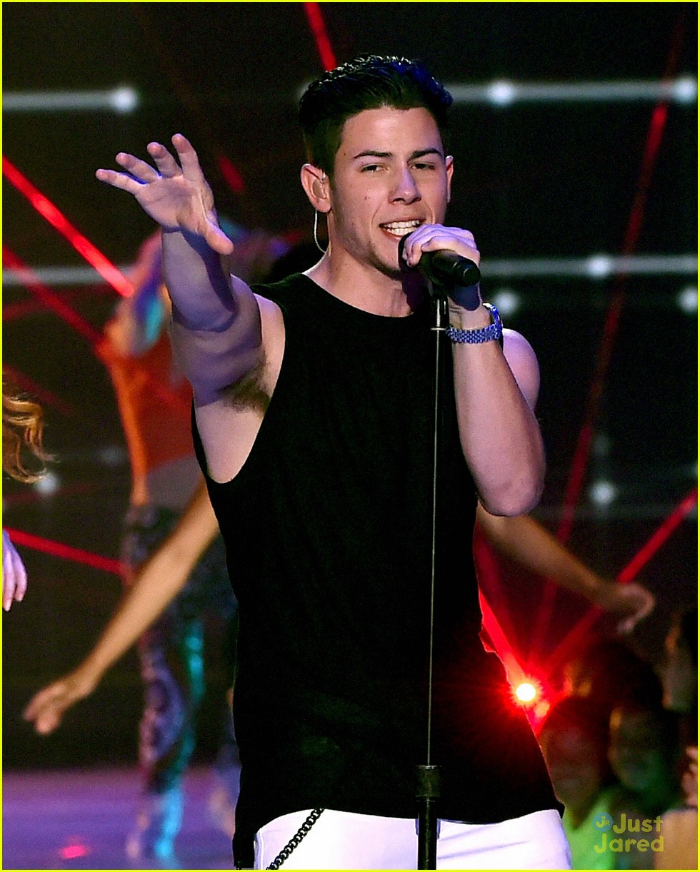 Nick Jonas Opens KCAs 2015 with Hot Performance! (Video) | Photo 792731 ...