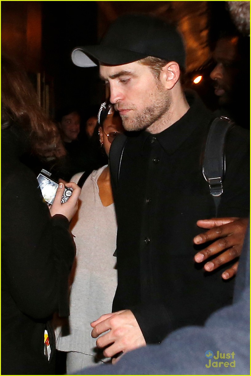 Robert Pattinson & FKA twigs Wrap Up Their Night In Paris | Photo ...