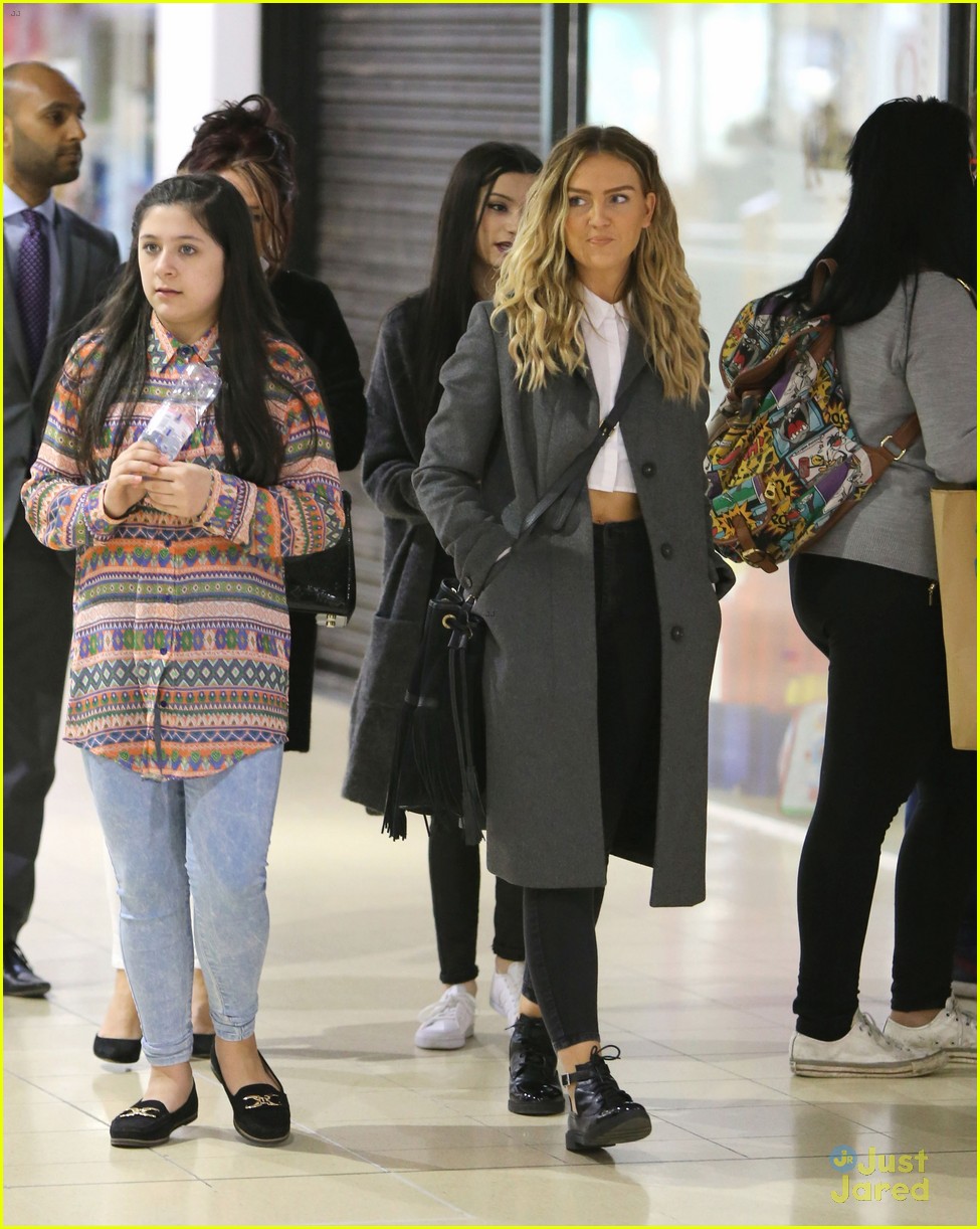Perrie Edwards Goes Shopping With Fiance Zayn Malik S Family Photo 793706 Little Mix Perrie Edwards Pictures Just Jared Jr