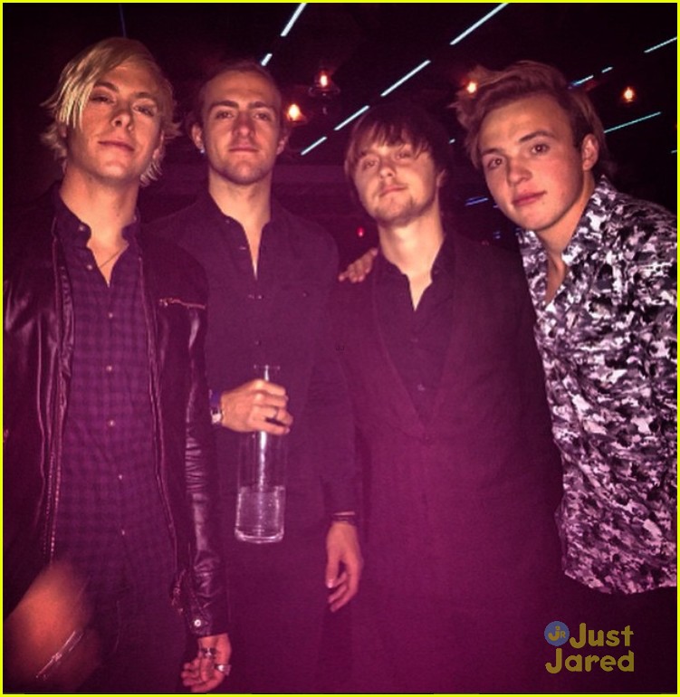 R5 & Family Support Riker Lynch at 'DWTS' Premiere - See the Pics ...