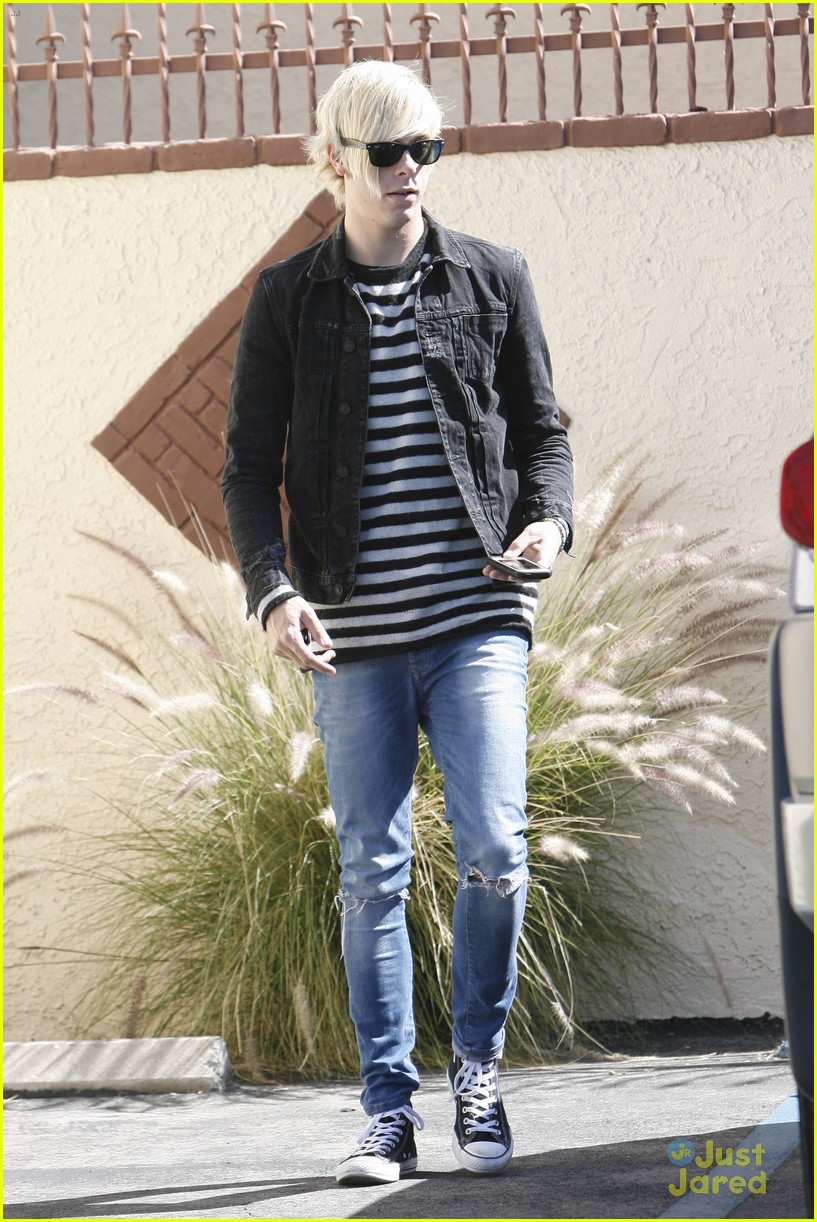 Riker Lynch Keeps It Super Cool While Hitting &lsquo;DWTS&rsquo; Rehearsals | Photo