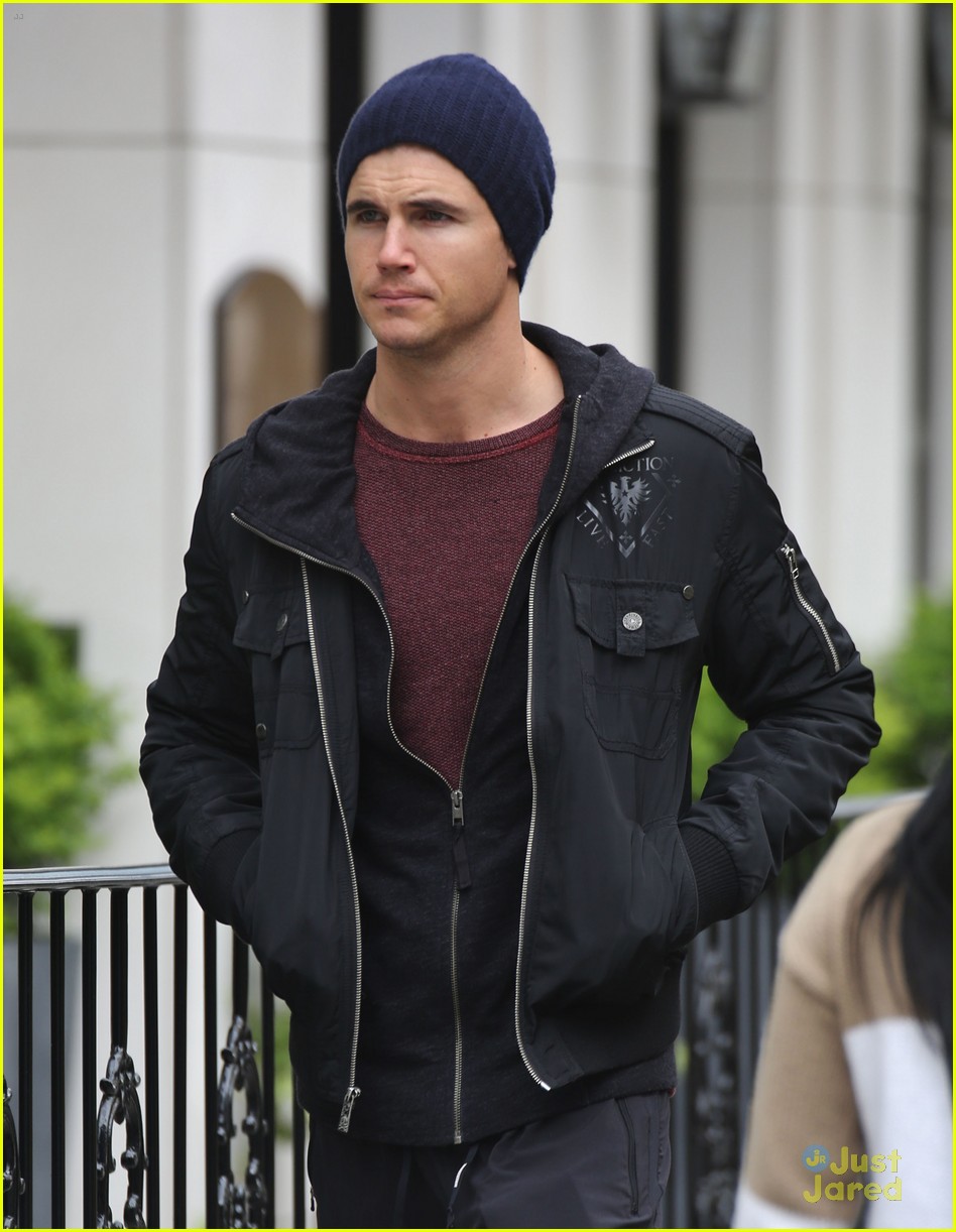 Robbie Amell Opens Up About 'Max' & The Military | Photo 792526 - Photo ...