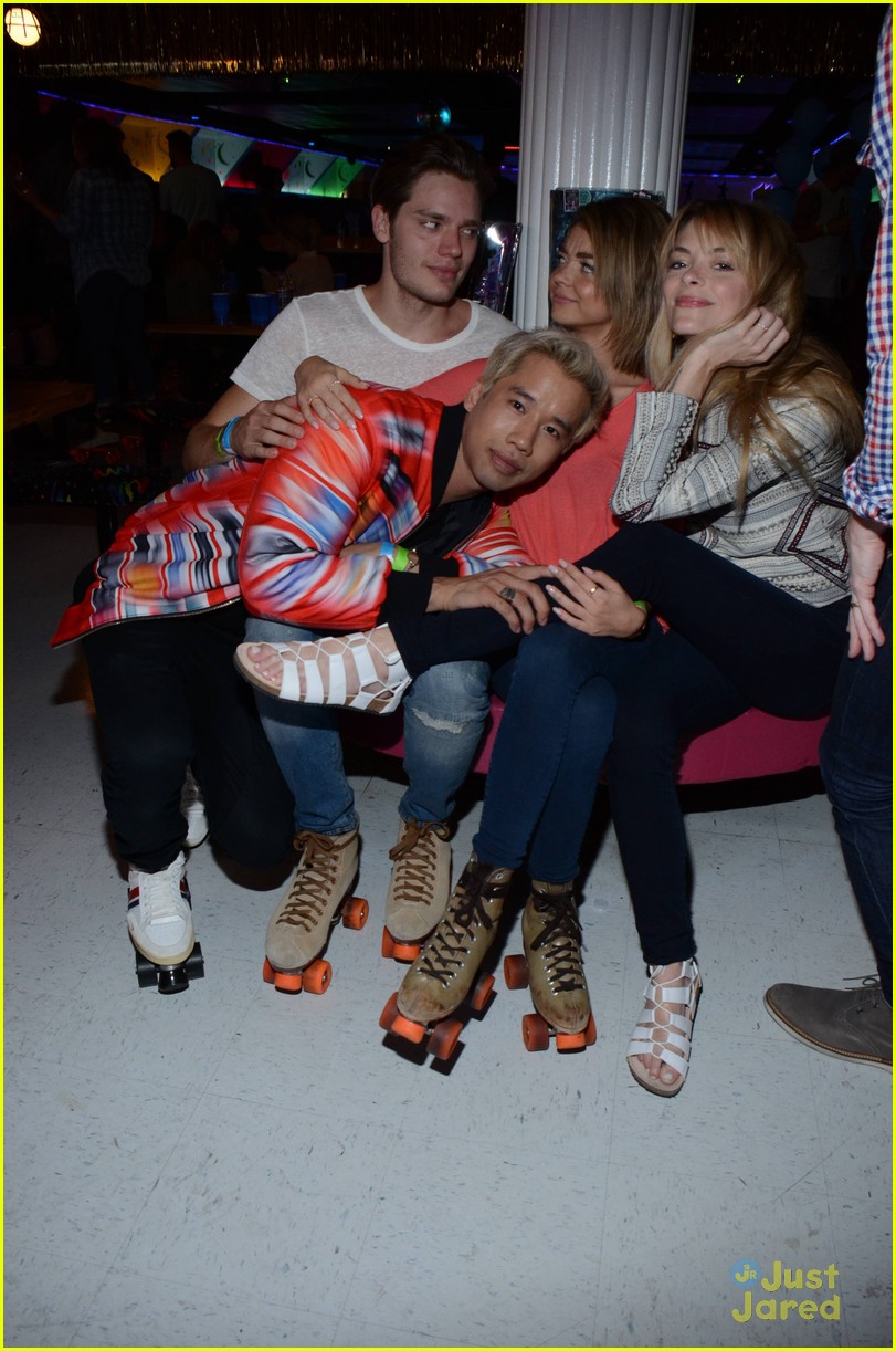 sarah hyland dominic sherwood just jared throwback thursday party 07