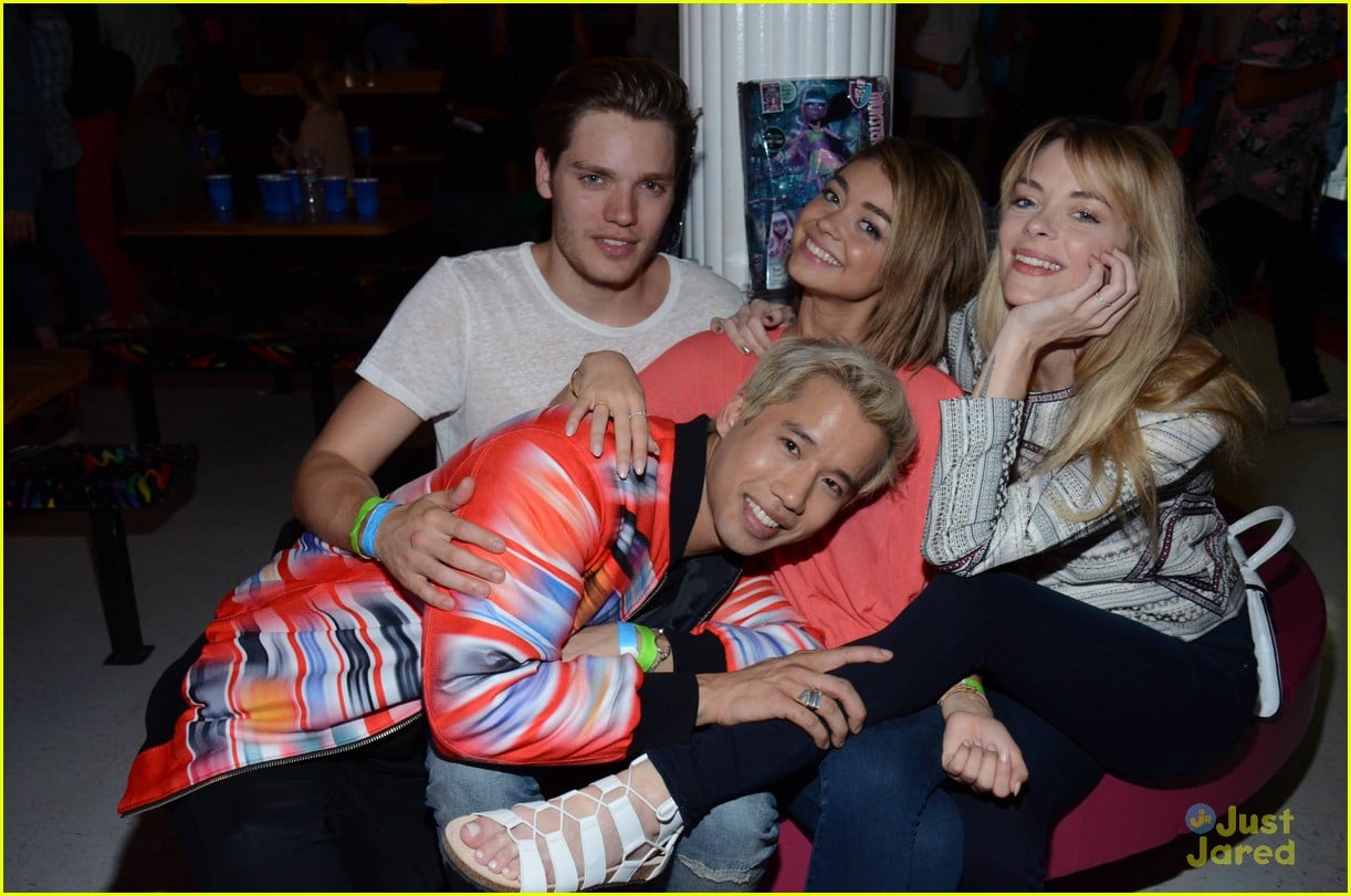 sarah hyland dominic sherwood just jared throwback thursday party 09