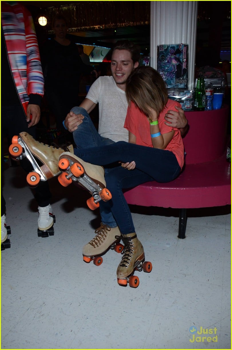 sarah hyland dominic sherwood just jared throwback thursday party 11