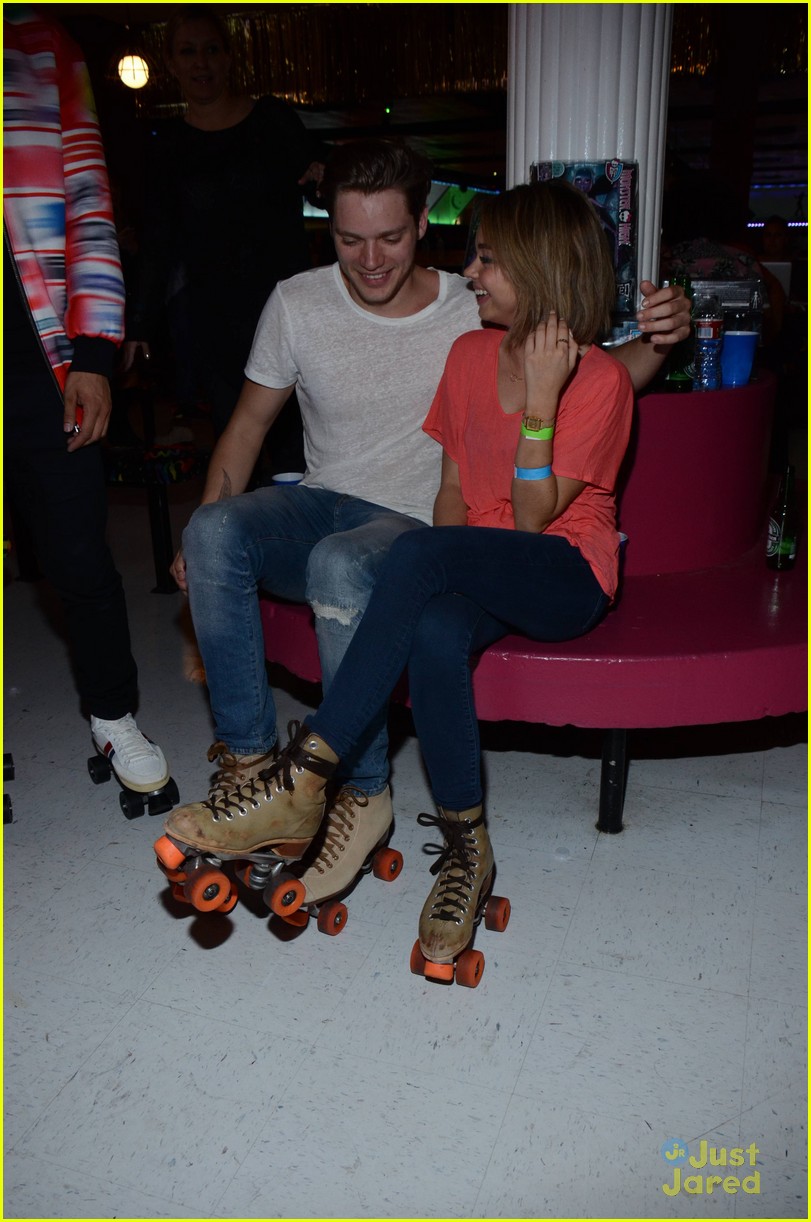 sarah hyland dominic sherwood just jared throwback thursday party 12