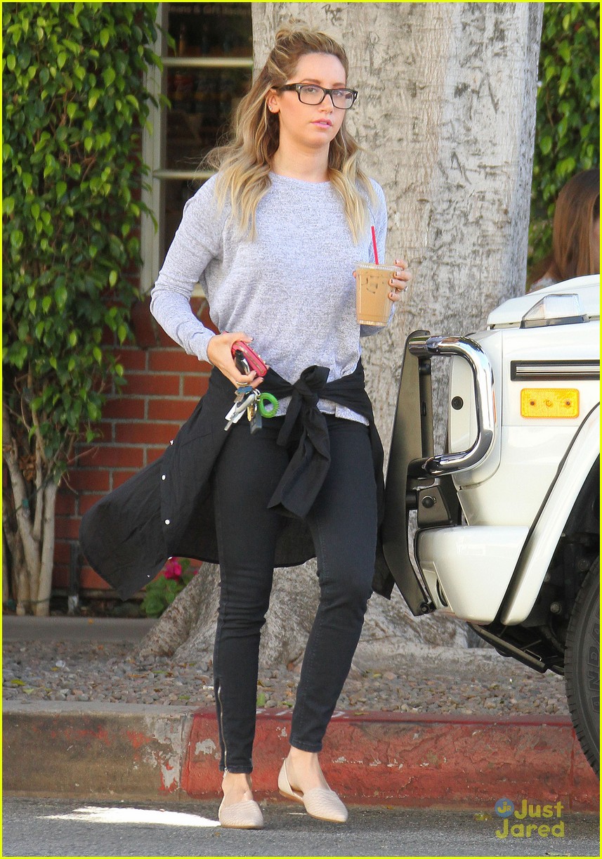 Ashley Tisdale Plays 'Would You Rather' With Her Fans | Photo 783854 ...