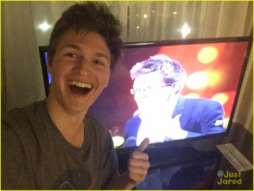 ansel elgort mtv movie awards 2015 04