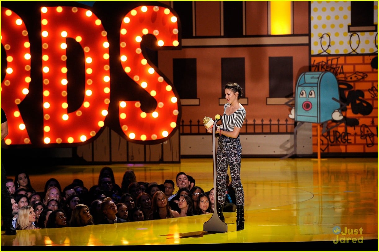 ansel elgort mtv movie awards 2015 07