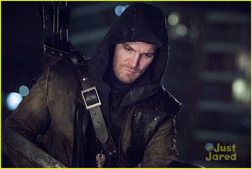 Nyssa Is The League Of Assassins New Target On Tonights Arrow Photo 806613 Photo Gallery 1341