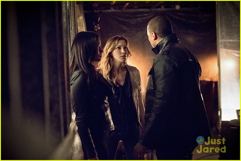 Nyssa Is The League Of Assassins New Target On Tonights Arrow Photo 806620 Photo Gallery 8041