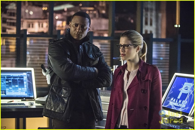 Nyssa Is The League Of Assassins New Target On Tonights Arrow Photo 806621 Photo Gallery 4718